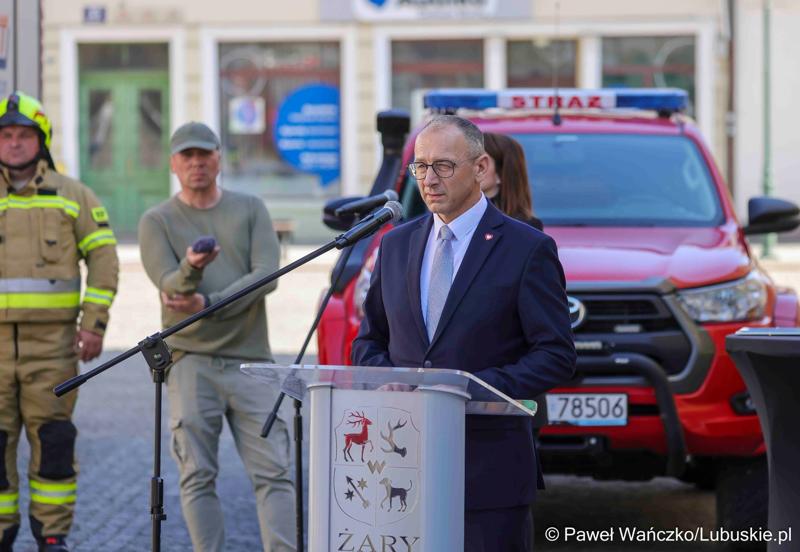 Uroczystość przekazania nowego wozu strażackiego dla OSP Żary-Kunice