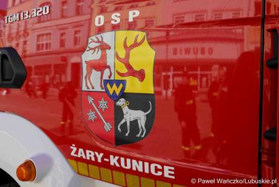 Uroczystość przekazania nowego wozu strażackiego dla OSP Żary-Kunice 