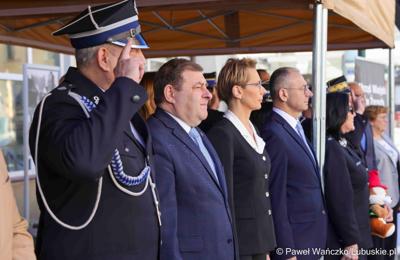 Uroczystość przekazania nowego wozu strażackiego dla OSP Żary-Kunice 