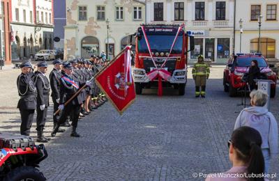 Uroczystość przekazania nowego wozu strażackiego dla OSP Żary-Kunice 