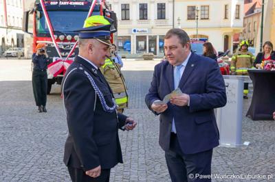 Uroczystość przekazania nowego wozu strażackiego dla OSP Żary-Kunice 