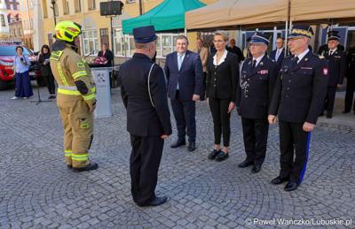 Uroczystość przekazania nowego wozu strażackiego dla OSP Żary-Kunice 