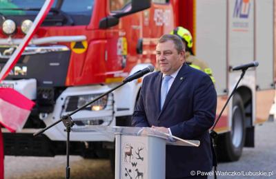 Uroczystość przekazania nowego wozu strażackiego dla OSP Żary-Kunice 
