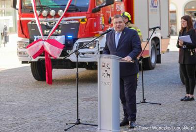 Uroczystość przekazania nowego wozu strażackiego dla OSP Żary-Kunice 