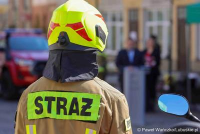 Uroczystość przekazania nowego wozu strażackiego dla OSP Żary-Kunice 