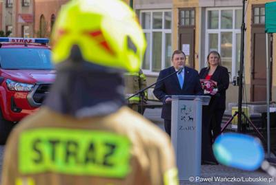 Uroczystość przekazania nowego wozu strażackiego dla OSP Żary-Kunice 