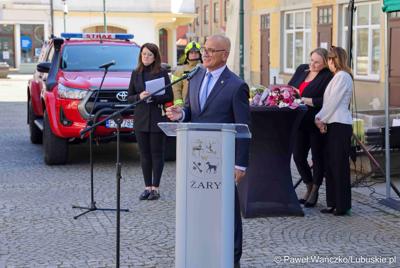 Uroczystość przekazania nowego wozu strażackiego dla OSP Żary-Kunice 