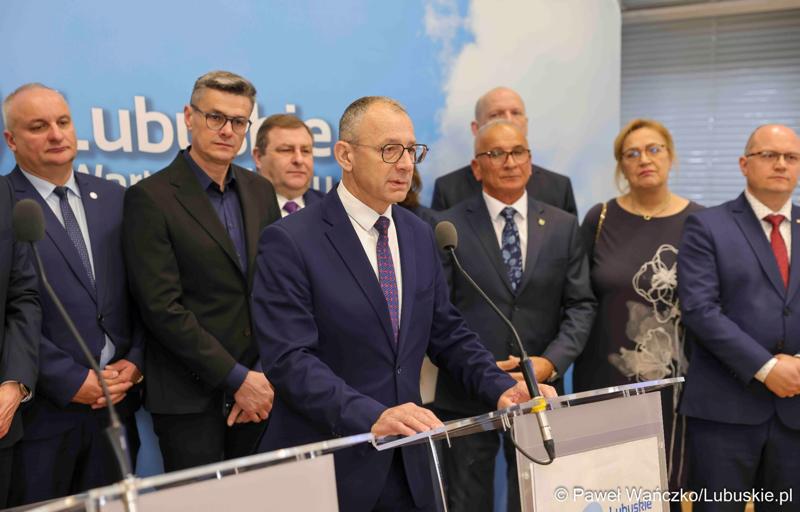 Uczestnicy konferencji prasowej w sprawie Centrów Integracji Cudzoziemców w Gorzowie Wlkp. i w Zielonej Górze.