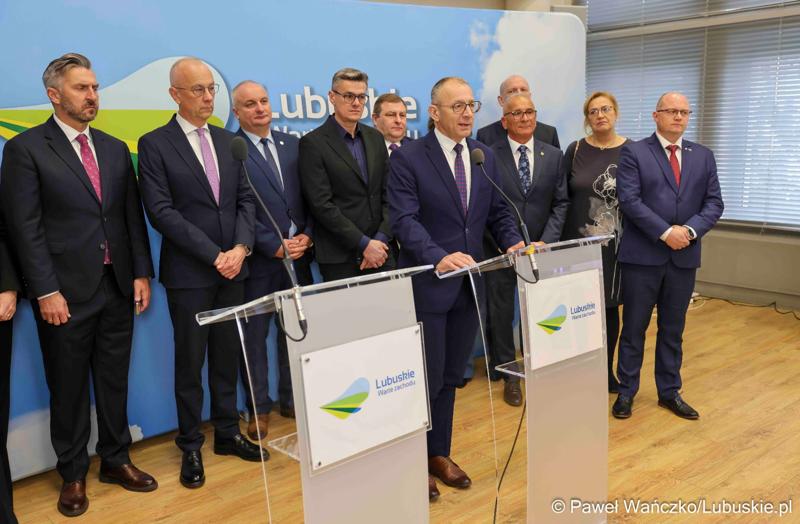 Uczestnicy konferencji prasowej w sprawie Centrów Integracji Cudzoziemców w Gorzowie Wlkp. i w Zielonej Górze.