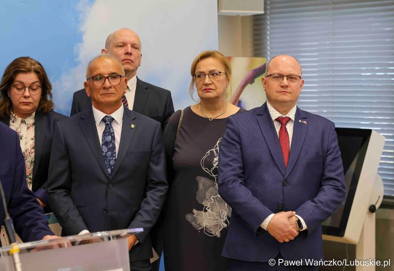 Uczestnicy konferencji prasowej w sprawie Centrów Integracji Cudzoziemców w Gorzowie Wlkp. i w Zielonej Górze.