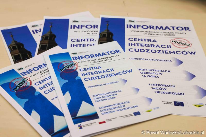 Uczestnicy konferencji prasowej w sprawie Centrów Integracji Cudzoziemców w Gorzowie Wlkp. i w Zielonej Górze.