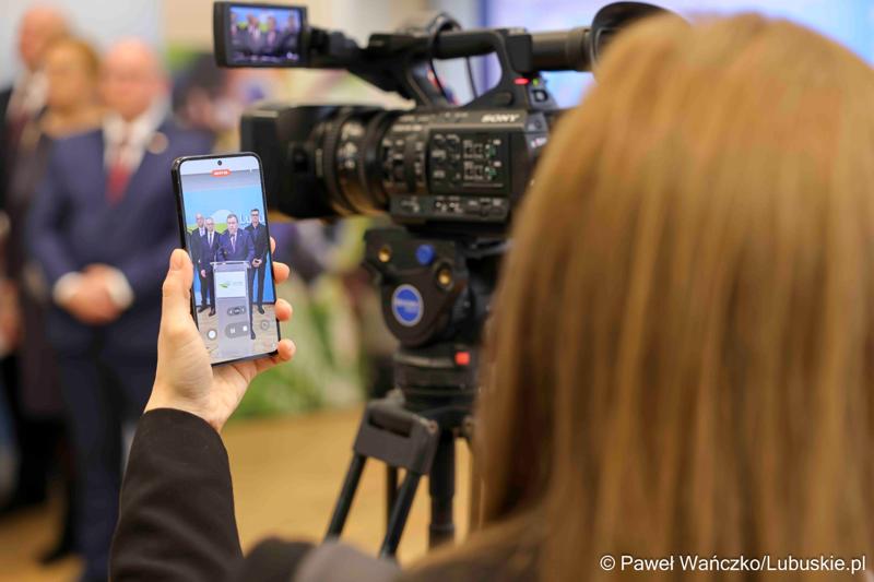 Uczestnicy konferencji prasowej w sprawie Centrów Integracji Cudzoziemców w Gorzowie Wlkp. i w Zielonej Górze.