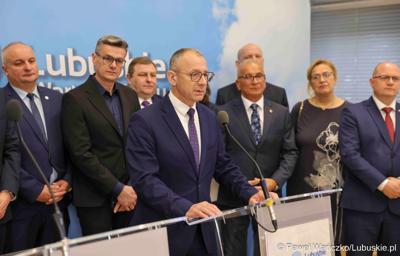 Uczestnicy konferencji prasowej w sprawie Centrów Integracji Cudzoziemców w Gorzowie Wlkp. i w Zielonej Górze.