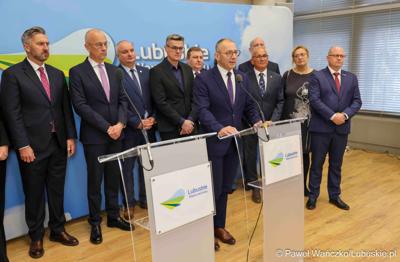 Uczestnicy konferencji prasowej w sprawie Centrów Integracji Cudzoziemców w Gorzowie Wlkp. i w Zielonej Górze.