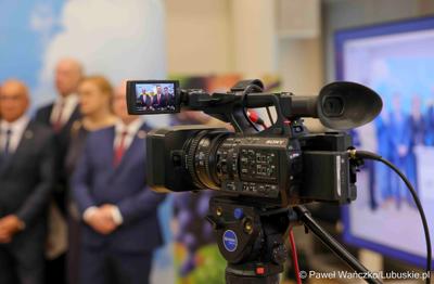 Uczestnicy konferencji prasowej w sprawie Centrów Integracji Cudzoziemców w Gorzowie Wlkp. i w Zielonej Górze.
