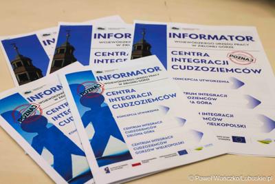 Uczestnicy konferencji prasowej w sprawie Centrów Integracji Cudzoziemców w Gorzowie Wlkp. i w Zielonej Górze.