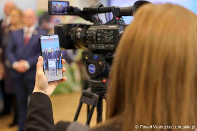 Uczestnicy konferencji prasowej w sprawie Centrów Integracji Cudzoziemców w Gorzowie Wlkp. i w Zielonej Górze.
