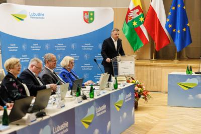 Uczestnicy kwietniowej sesji Sejmiku Województwa Lubuskiego w Zielonej Górze 