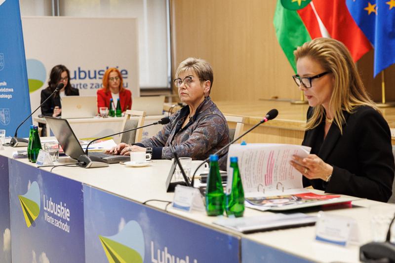 Uczestnicy kwietniowej sesji Sejmiku Województwa Lubuskiego w Zielonej Górze