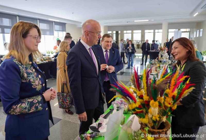 Uczestnicy kwietniowej sesji Sejmiku Województwa Lubuskiego w Zielonej Górze