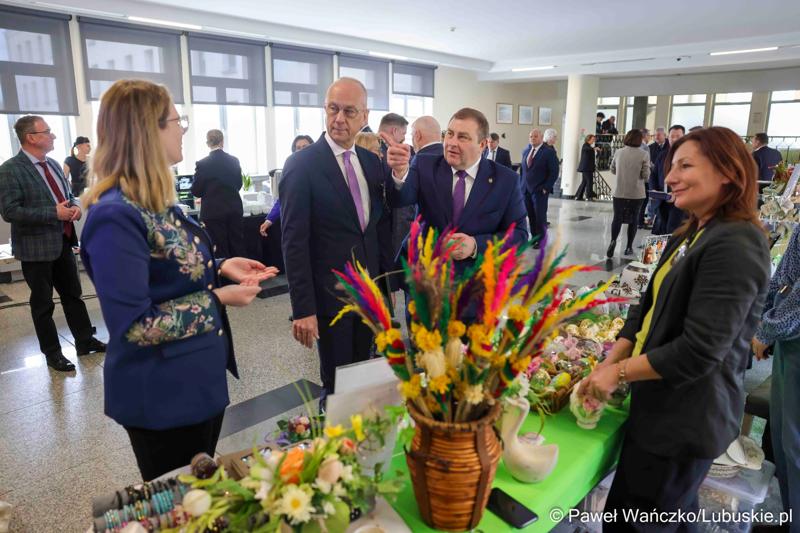 Uczestnicy kwietniowej sesji Sejmiku Województwa Lubuskiego w Zielonej Górze