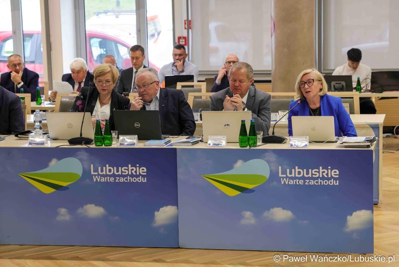 Uczestnicy kwietniowej sesji Sejmiku Województwa Lubuskiego w Zielonej Górze