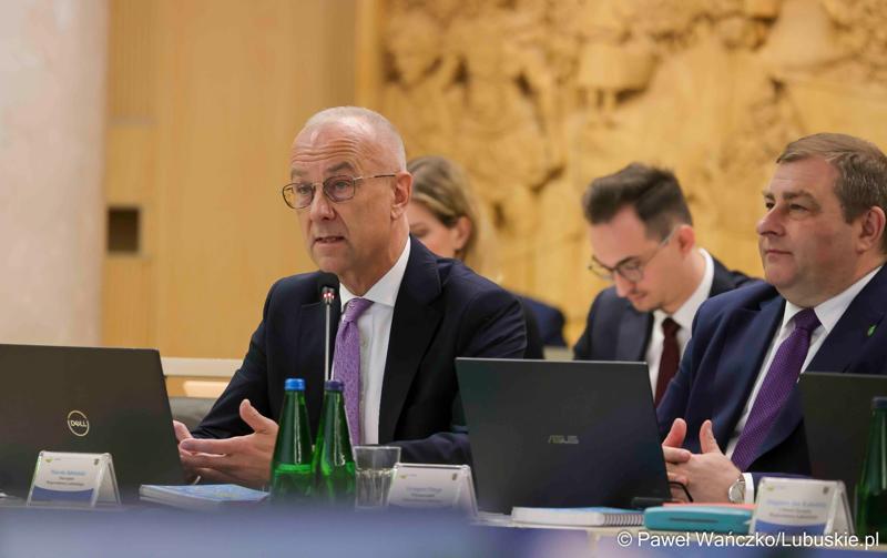 Uczestnicy kwietniowej sesji Sejmiku Województwa Lubuskiego w Zielonej Górze