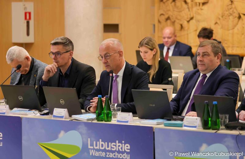 Uczestnicy kwietniowej sesji Sejmiku Województwa Lubuskiego w Zielonej Górze