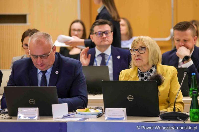 Uczestnicy kwietniowej sesji Sejmiku Województwa Lubuskiego w Zielonej Górze