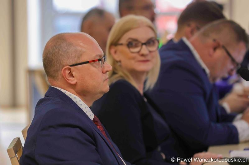 Uczestnicy kwietniowej sesji Sejmiku Województwa Lubuskiego w Zielonej Górze