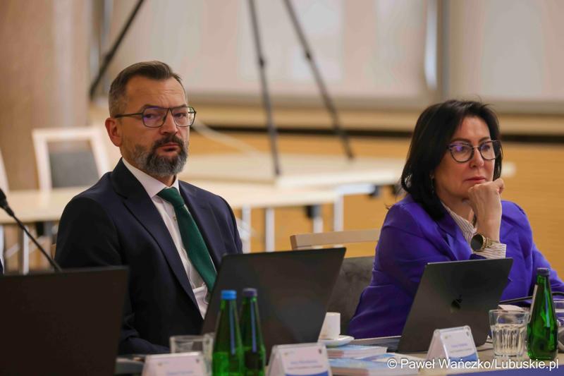 Uczestnicy kwietniowej sesji Sejmiku Województwa Lubuskiego w Zielonej Górze