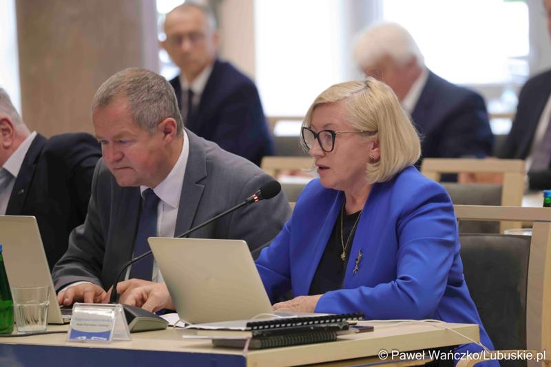 Uczestnicy kwietniowej sesji Sejmiku Województwa Lubuskiego w Zielonej Górze