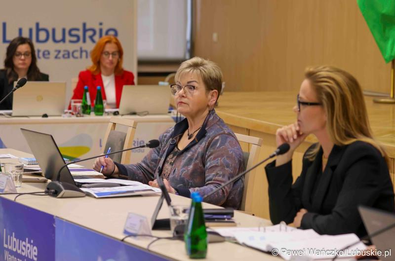 Uczestnicy kwietniowej sesji Sejmiku Województwa Lubuskiego w Zielonej Górze
