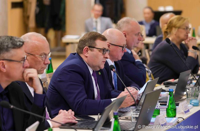 Uczestnicy kwietniowej sesji Sejmiku Województwa Lubuskiego w Zielonej Górze