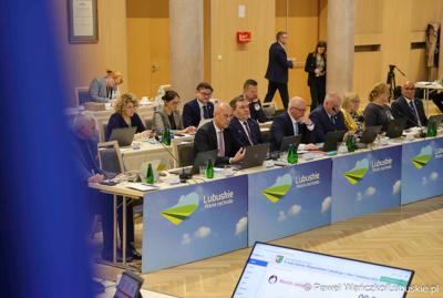 Uczestnicy kwietniowej sesji Sejmiku Województwa Lubuskiego w Zielonej Górze 