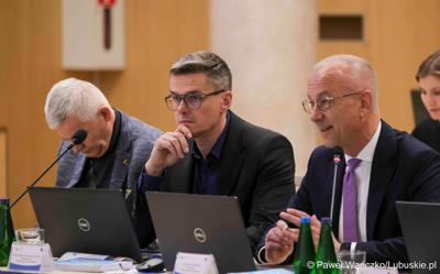 Uczestnicy kwietniowej sesji Sejmiku Województwa Lubuskiego w Zielonej Górze 