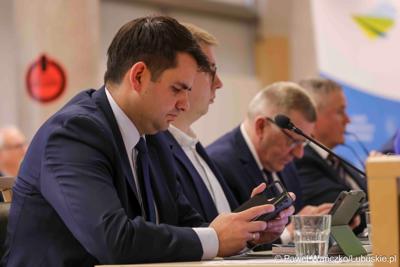 Uczestnicy kwietniowej sesji Sejmiku Województwa Lubuskiego w Zielonej Górze 