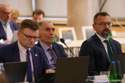 Uczestnicy kwietniowej sesji Sejmiku Województwa Lubuskiego w Zielonej Górze 
