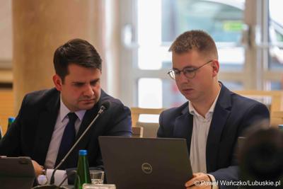 Uczestnicy kwietniowej sesji Sejmiku Województwa Lubuskiego w Zielonej Górze 