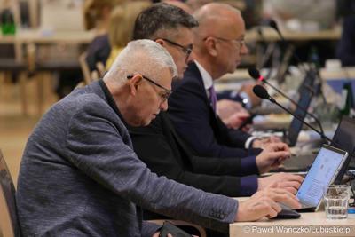 Uczestnicy kwietniowej sesji Sejmiku Województwa Lubuskiego w Zielonej Górze 