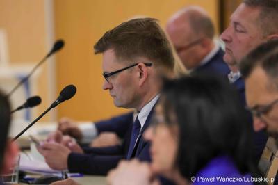 Uczestnicy kwietniowej sesji Sejmiku Województwa Lubuskiego w Zielonej Górze 