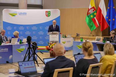 Uczestnicy kwietniowej sesji Sejmiku Województwa Lubuskiego w Zielonej Górze 