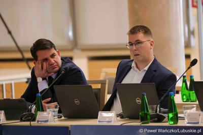 Uczestnicy kwietniowej sesji Sejmiku Województwa Lubuskiego w Zielonej Górze 