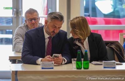 Uczestnicy kwietniowej sesji Sejmiku Województwa Lubuskiego w Zielonej Górze 