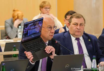 Uczestnicy kwietniowej sesji Sejmiku Województwa Lubuskiego w Zielonej Górze 
