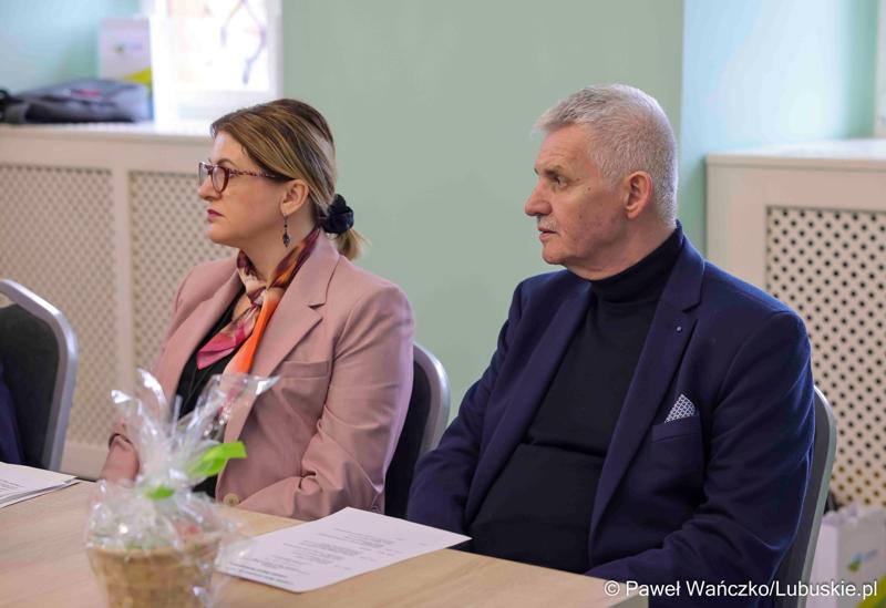 Uczestnicy obrad Lubuskiej Rady Doradczej ds. Rozwoju Regionu w zrewitalizowanym Barokowym Dworze w Zielonej Górze-Ochli. Spotkanie zorganizowano z inicjatywy marszałka Marcina Jabłońskiego