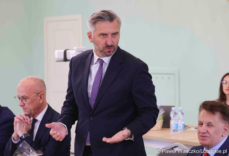 Uczestnicy obrad Lubuskiej Rady Doradczej ds. Rozwoju Regionu w zrewitalizowanym Barokowym Dworze w Zielonej Górze-Ochli. Spotkanie zorganizowano z inicjatywy marszałka Marcina Jabłońskiego