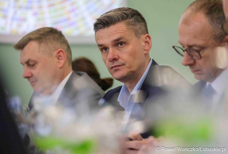 Uczestnicy obrad Lubuskiej Rady Doradczej ds. Rozwoju Regionu w zrewitalizowanym Barokowym Dworze w Zielonej Górze-Ochli. Spotkanie zorganizowano z inicjatywy marszałka Marcina Jabłońskiego