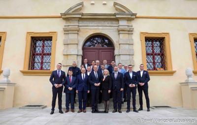 Uczestnicy obrad Lubuskiej Rady Doradczej ds. Rozwoju Regionu w zrewitalizowanym Barokowym Dworze w Zielonej Górze-Ochli. Spotkanie zorganizowano z inicjatywy marszałka Marcina Jabłońskiego 