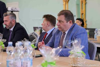 Uczestnicy obrad Lubuskiej Rady Doradczej ds. Rozwoju Regionu w zrewitalizowanym Barokowym Dworze w Zielonej Górze-Ochli. Spotkanie zorganizowano z inicjatywy marszałka Marcina Jabłońskiego 